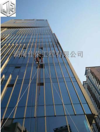 全隱框玻璃幕墻如何開窗？長沙幕墻維修工程中的專業解決方案